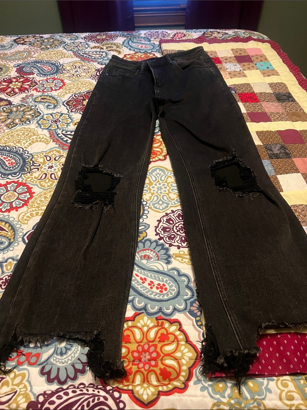 Women’s Black Distressed Mid-Rise RisenJeans